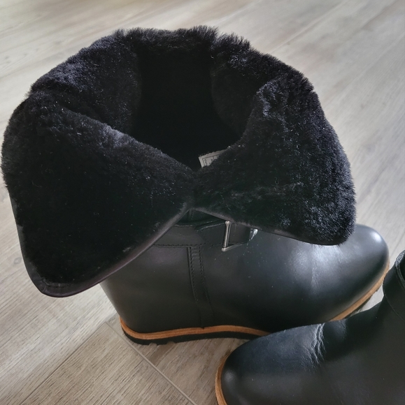 UGG Ellecia Booties - Picture 6 of 7